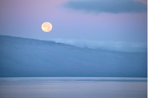Full Moonset over Lanai