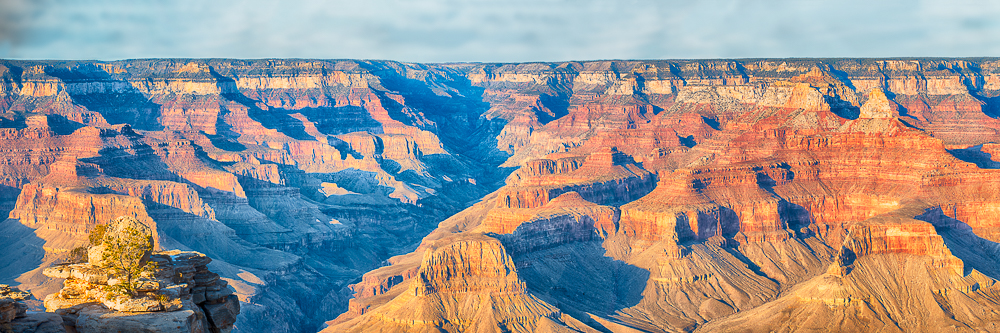 arizona setting sun at grand canyon with many shadows